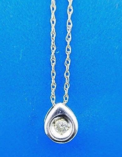 VINTAGE 14K YELLOW & WHITE GOLD & DIAMOND NECKLACE: VINTAGE 14K YELLOW & WHITE GOLD & DIAMOND NECKLACE 14k Yellow & White Gold & Diamond Necklace Vintage This is a must for a collector! The weight is 2.4 grams. The length of chain is 18.75 inches. The 