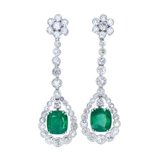 ART DECO DROP EARRINGS PLATINUM DIAMOND EMERALD CUSHION CUT ESTATE JEWELRY: ART DECO DROP EARRINGS PLATINUM DIAMOND EMERALD CUSHION CUT ESTATE JEWELRY VK UAOOO Art Deco Diamond Emerald Platinum Earrings Impressive Art Deco drop earrings, made of platinum, featuring diamonds a