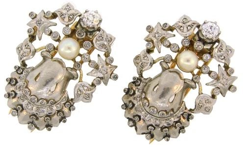 ART DECO DOUBLE CLIP PIN BROOCH PAIR FRENCH PLATINUM GOLD PEARL DIAMOND 1930S: ART DECO DOUBLE CLIP PIN BROOCH PAIR FRENCH PLATINUM GOLD PEARL DIAMOND 1930S Pair of Pearl Diamond Platinum Yellow Gold Double Clips French 1930s A pair of stunning and unusual double clips. Chic acc