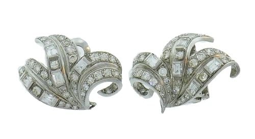 ART DECO DIAMOND PLATINUM EARRINGS ANTIQUE ESTATE JEWELRY: ART DECO DIAMOND PLATINUM EARRINGS ANTIQUE ESTATE JEWELRY Art Deco Diamond Platinum Earrings Stunning ear-clips made of platinum andset with approximately 3.32 carats of Old European, single and step 
