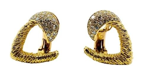 BOUCHERON HEART EARRINGS DIAMOND 18K GOLD: BOUCHERON HEART EARRINGS DIAMOND 18K GOLD BOUCHERON HEART EARRINGS DIAMOND 18K GOLD DESIGNER: Boucheron CIRCA: 1980’s MATERIALS: 18k Yellow Gold GEMSTONE: Round brilliant cut diamonds WEIGHT: 12.1 g