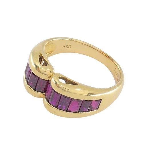 TIFFANY & CO. 18K GOLD RUBY BAND RING: TIFFANY & CO. 18K GOLD RUBY BAND RING ES UAOO Product details: DESIGNER: Tiffany & Co. CIRCA: 1980s MATERIALS: 18k Gold GEMSTONE: Ruby WEIGHT: 5.6 Grams MEASUREMENTS: 1/4" RING SIZE: 5.5 HALLMARKS: Ti