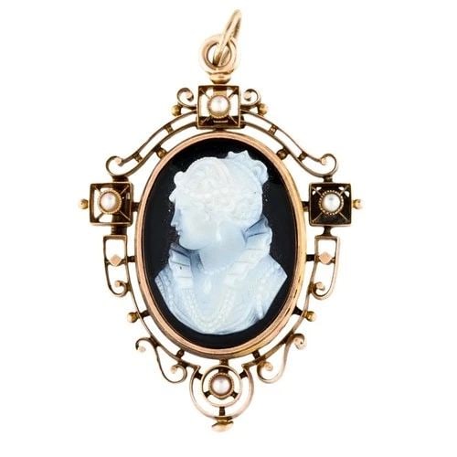 ANTIQUE 12K GOLD AGATE CAMEO PENDANT BROOCH SEED PEARLS: ANTIQUE 12K GOLD AGATE CAMEO PENDANT BROOCH SEED PEARLS ES JGTO Product details: DESIGNER: Unknown MATERIALS: 12k Gold WEIGHT: 17.4 Grams MEASUREMENTS: 1 1/2" x 2" ITEM DETAILS: Antique 12k Gold Agate