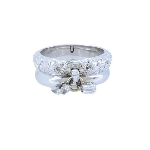 CARRERA Y CARRERA 18K WHITE GOLD DOUBLE RING WITH DIAMOND FLORAL DESIGN: CARRERA Y CARRERA 18K WHITE GOLD DOUBLE RING WITH DIAMOND FLORAL DESIGN Carrera y Carrera 18k White Gold Double Ring Diamond Floral Design This vintage Carrera y Carrera ring is crafted in 18k white g