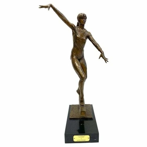 LASZLO ISPANKY NADIA COMANECI GYMNAST BRONZE & MARBLE SCULPTURE: LASZLO ISPANKY NADIA COMANECI GYMNAST BRONZE & MARBLE SCULPTURE LASZLO ISPANKY NADIA COMANECI GYMNAST BRONZE & MARBLE SCULPTURE The sculpture is designed by Hungarian sculptor Laszlo Ispanky, it is ma