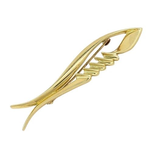 TIFFANY & CO. PALOMA PICASSO FISH 18K GOLD BROOCH: TIFFANY & CO. PALOMA PICASSO FISH 18K GOLD BROOCH DESIGNER: Paloma Picasso for Tiffany & Co. CIRCA: 1983 MATERIALS: 18k Yellow Gold WEIGHT: 6.5 grams MEASUREMENTS: 2" x 7/16" HALLMARKS: 1983, Tiffany 