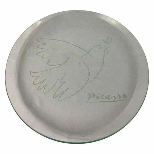 VINTAGE PICASSO GLASS PLATE: VINTAGE PICASSO GLASS PLATE VINTAGE PICASSO GLASS PLATE The plate is designed by a Spanish designer Pablo Ruiz Picasso, it features hand painted image of Love of Peace, circa 1980's. Height: 1 in. (25