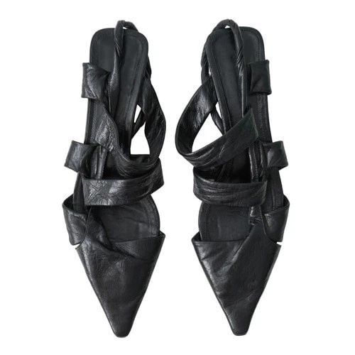 BOTTEGA VENETA BLACK NAPPA LEATHER STRAPPY SANDALS 39: BOTTEGA VENETA BLACK NAPPA LEATHER STRAPPY SANDALS 39 Heel height 1" Great overall condition EU size 39 Comes with box, dust bag, and heel replacements