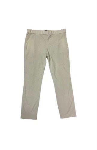 THE ROW WHITE COTTON CAPRI PANTS, SIZE 6: THE ROW WHITE COTTON CAPRI PANTS, SIZE 6 THE ROW WHITE COTTON CAPRI PANTS, SIZE 6 The pants feature velvet finish, 3/4 length and size zip closure. Made in USA. Length: 34.5 in. (87.63 cm) Marked Size