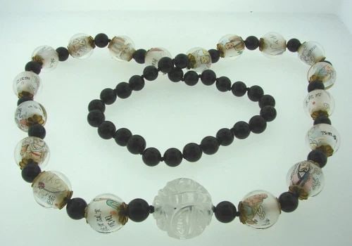 CHINESE BEAD NECKLACE PAINTINGS INSIDE BLACK WHITE NECKLACE: CHINESE BEAD NECKLACE PAINTINGS INSIDE BLACK WHITE NECKLACE CHINESE THEME PAINTINGS INSIDE OF BEADS BLACK/WHITE/CLEAR COLOR LENGTH 34'' BEAD SIZE FROM 9.55 MM TO 27 MM WEIGHT 199.0 G CONDITION: Excell