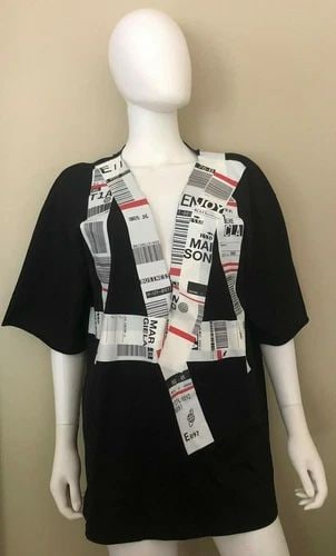 MAISON MARGIELA PARIS BLACK V NECK GRAPHIC T-SHIRT SIZE SMALL (1 of 2)