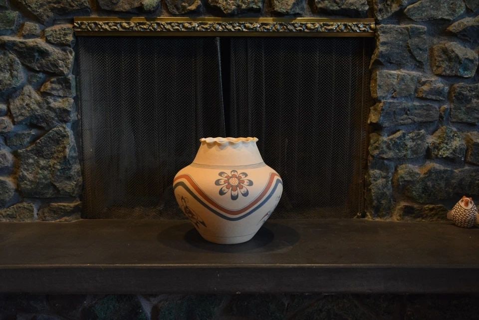 S. YESSLITH - LARGE HOPI OLLA POT - RIPPLED RIM - FLOWER MOTH DESIGN - 14" WIDE: S. YESSLITH - LARGE HOPI OLLA POT - RIPPLED RIM - FLOWER MOTH DESIGN - 14" WIDE This lovely vintage Hopi pot stands 13" tall and measures 14" across. It has a wonderful olla shape with a rippled rim. 
