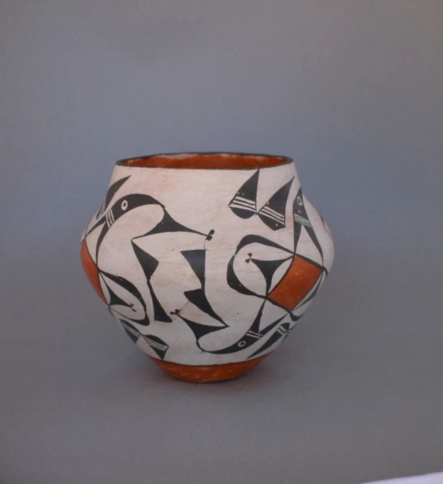 VINTAGE ACOMA POT - POLYCHROME PARROT DESIGN - 6 1/2" TALL (1 of 2)