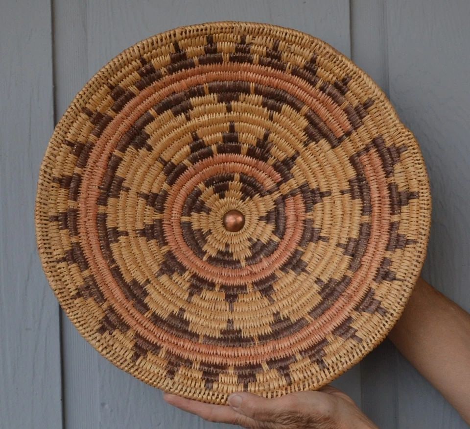 LARGE VINTAGE FOUR CORNERS NAVAJO - UTE WEDDING BASKET - 14 3/4" ACROSS (1 of 2)
