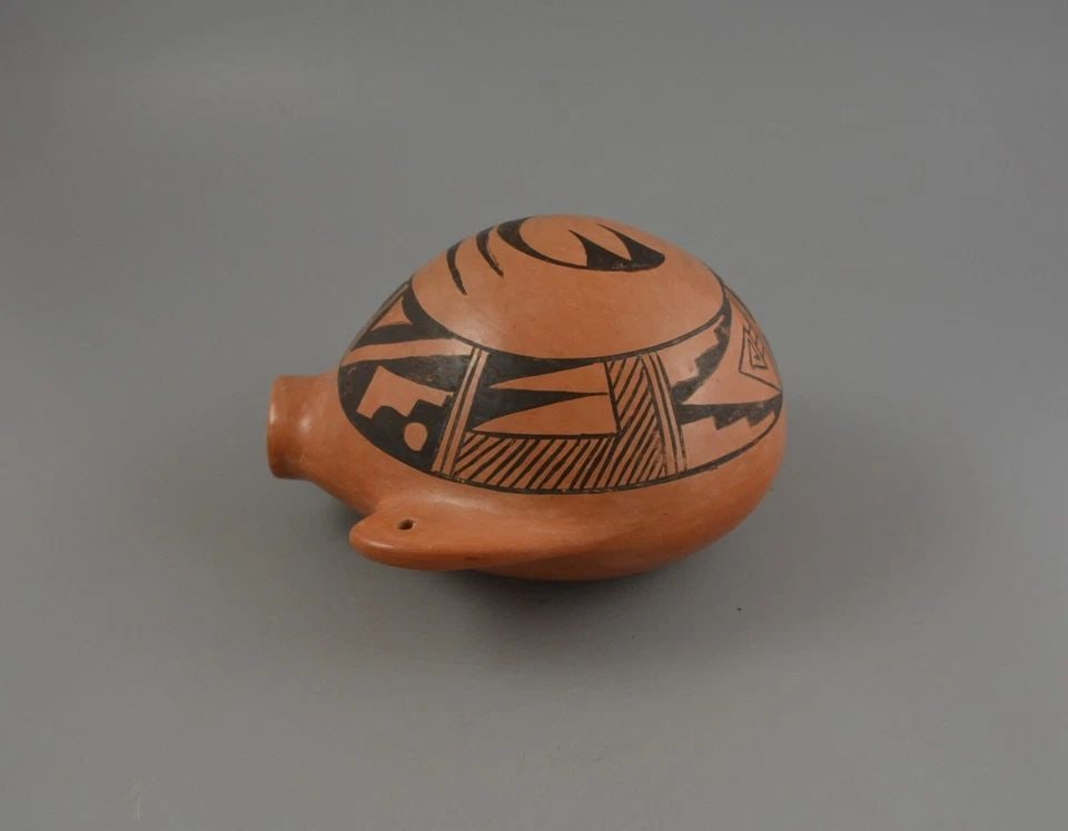 VINTAGE HOPI POT - CANTEEN WITH HANDLES - EAGLE WING SPIRAL DESIGN - CLARICE: VINTAGE HOPI POT - CANTEEN WITH HANDLES - EAGLE WING SPIRAL DESIGN - CLARICE This vintage Hopi canteen pot has been beautifully crafted and hand painted with an eagle wing spiral design. The canteen m