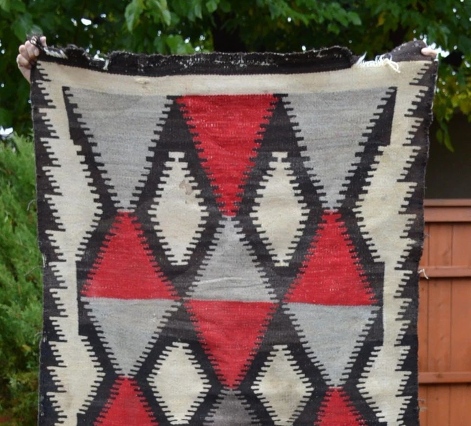 LARGE OLD NAVAJO RUG - EYEDAZZLER DIAMOND DESIGN RED BLACK WHITE GRAY - 78 X 43: LARGE OLD NAVAJO RUG - EYEDAZZLER DIAMOND DESIGN RED BLACK WHITE GRAY - 78 X 43 This old Eyedazzler Navajo rug shows a serrated diamond design in nice Ganado colors. It has a nice border. This old rug