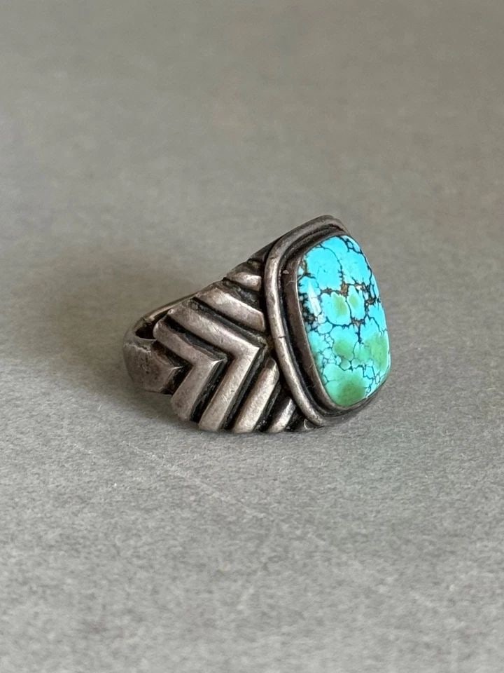 OLD PAWN NAVAJO STERLING SILVER AND TURQUOISE RING SIZE 7 1/2: OLD PAWN NAVAJO STERLING SILVER AND TURQUOISE RING SIZE 7 1/2 Old Pawn Navajo Sterling Silver and Turquoise Ring Size 7 1/2 ..11/16 " Tall 12.1 Grams