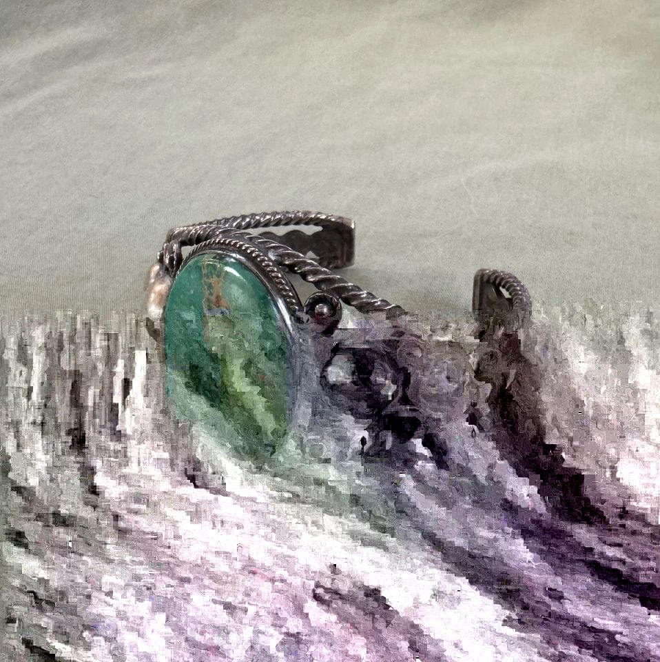 OLD PAWN NAVAJO STERLING SILVER AND TURQUOISE BRACELET: OLD PAWN NAVAJO STERLING SILVER AND TURQUOISE BRACELET 1 3/8" Tall ..5 1/4" Inside Around With a 1 1/8" opening .. 42.5 Grams Throughout the 40 years that I have been in business, I have purchased jew