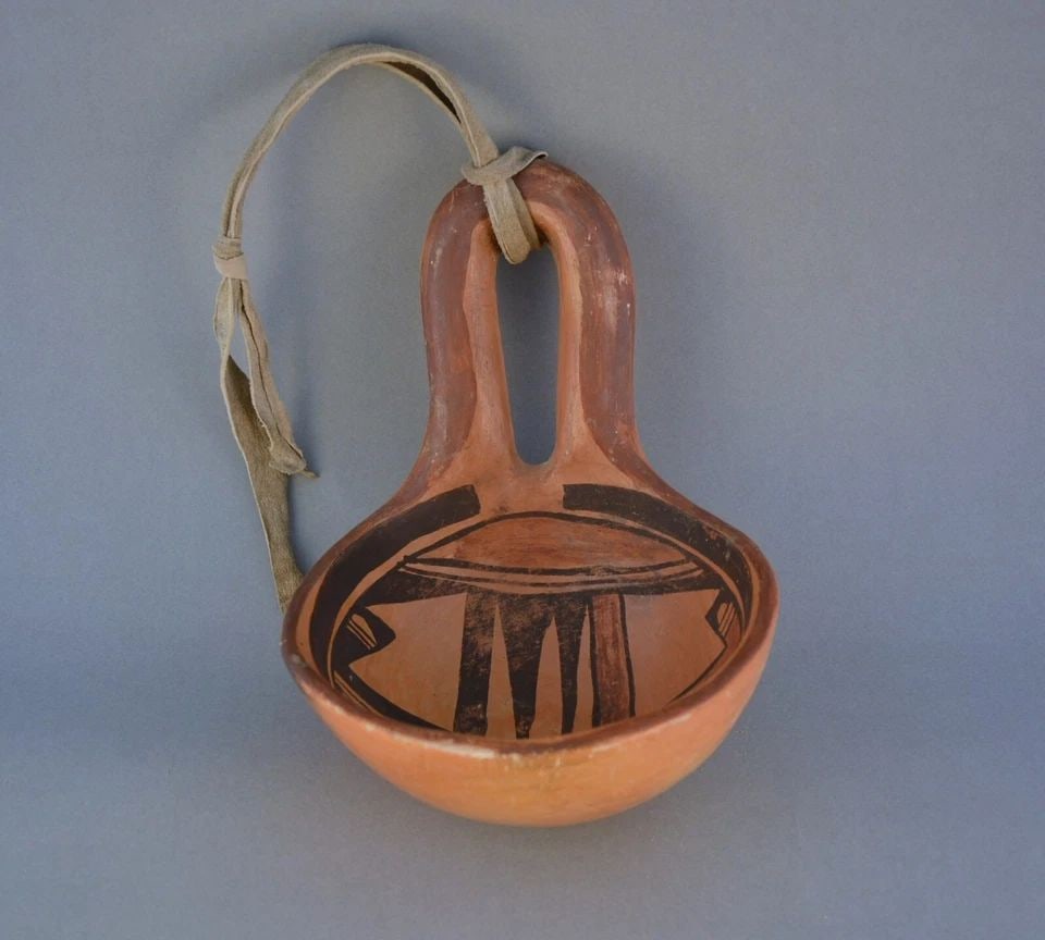 RARE OLD LARGE HOPI LADLE POT - SQUASH BLOSSOM DESIGN - 8": RARE OLD LARGE HOPI LADLE POT - SQUASH BLOSSOM DESIGN - 8" This old large Hopi ladle has been beautifully crafted. It has a unique design with an open loop handle. And has a polychrome squash blossom 