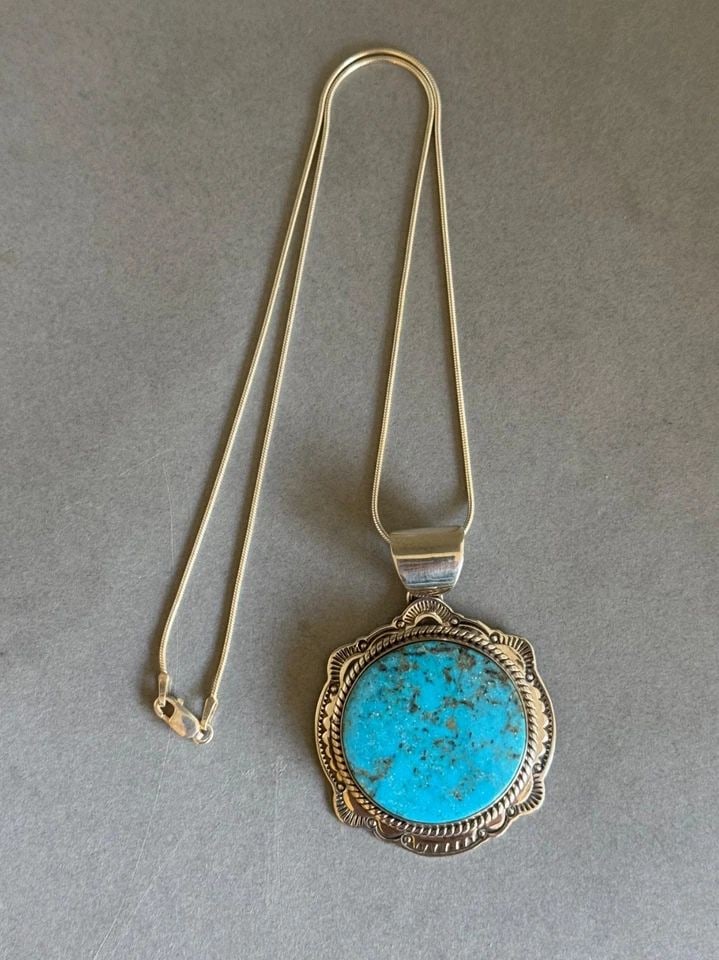 UNUSED LARGE NAVAJO STERLING SILVER AND TURQUOISE PENDANT ON CHAIN J PIASO JR (1 of 2)