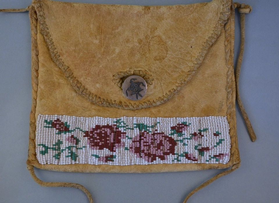 VINTAGE LEATHER BEADED POUCH WITH SILVER HOPI MUDHEAD BUTTON - ELDON JAMES (1 of 2)