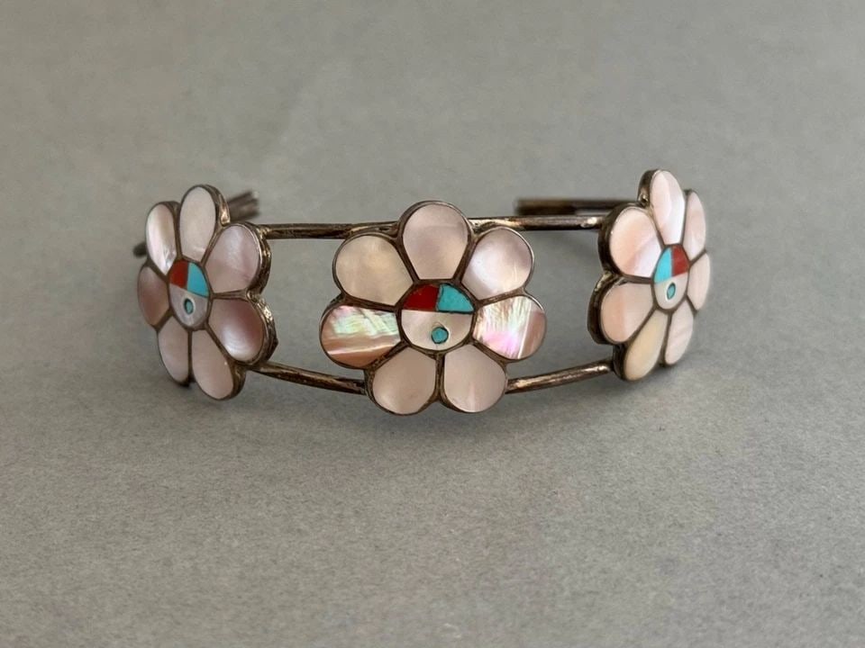 VINTAGE ZUNI L HOMER STERLING SILVER W INLAID SUNFACE FLORAL BRACELET & EARRINGS: VINTAGE ZUNI L HOMER STERLING SILVER W INLAID SUNFACE FLORAL BRACELET & EARRINGS Vintage Zuni L Homer Sterling Silver with Inlaid Turquoise, Coral and Mother of Pearl Sunface Floral Bracelet & Earring