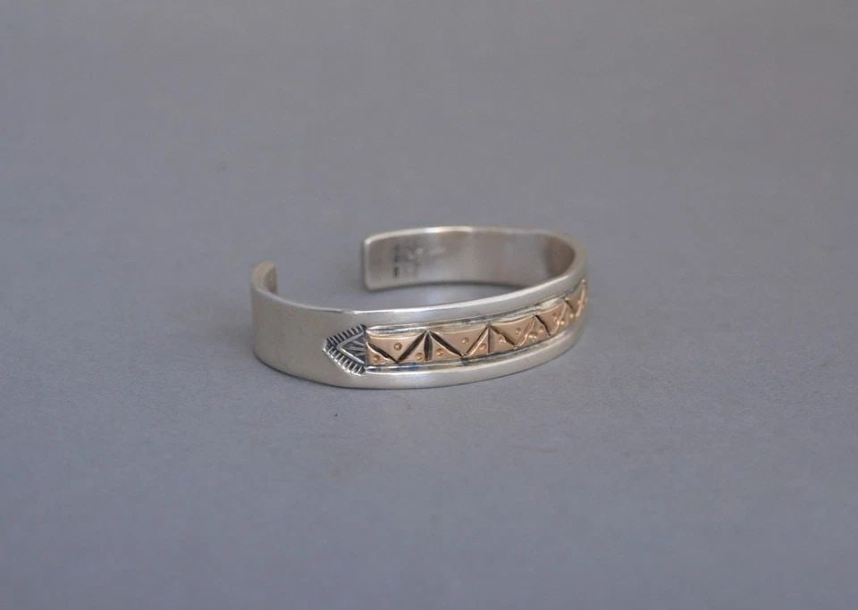 CHIMNEY BUTTE - VINTAGE HOPI SILVER BRACELET - HAND CHISELED INLAY - 7 3/8" (1 of 2)
