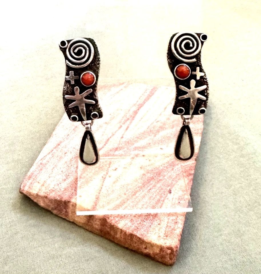 ALEX SANCHEZ" NAVAJO STERLING SILVER AND CORAL EARRINGS 2 1/8 " X 1/2: " ALEX SANCHEZ" NAVAJO STERLING SILVER AND CORAL EARRINGS 2 1/8 " X 1/2" 2 1/8 " Tall x 1/2 " Wide 15 Grams Throughout the 40 years that I have been in business, I have purchased jewelry from pawn sho