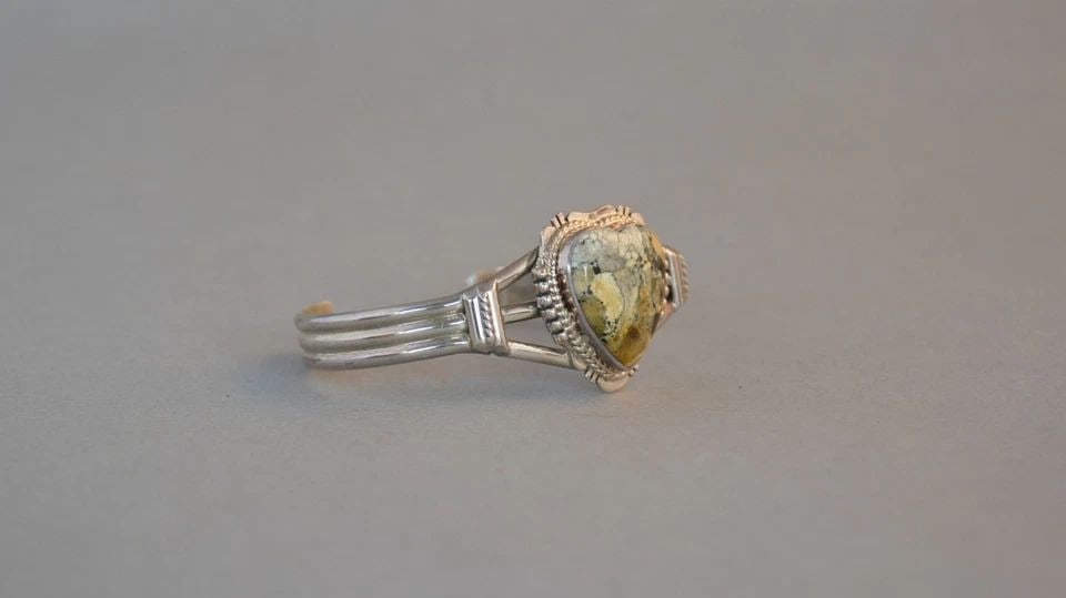 JOHN NELSON - NAVAJO STERLING SILVER BRACELET - HEART SHAPED VARISCITE - 6 5/8" (1 of 2)