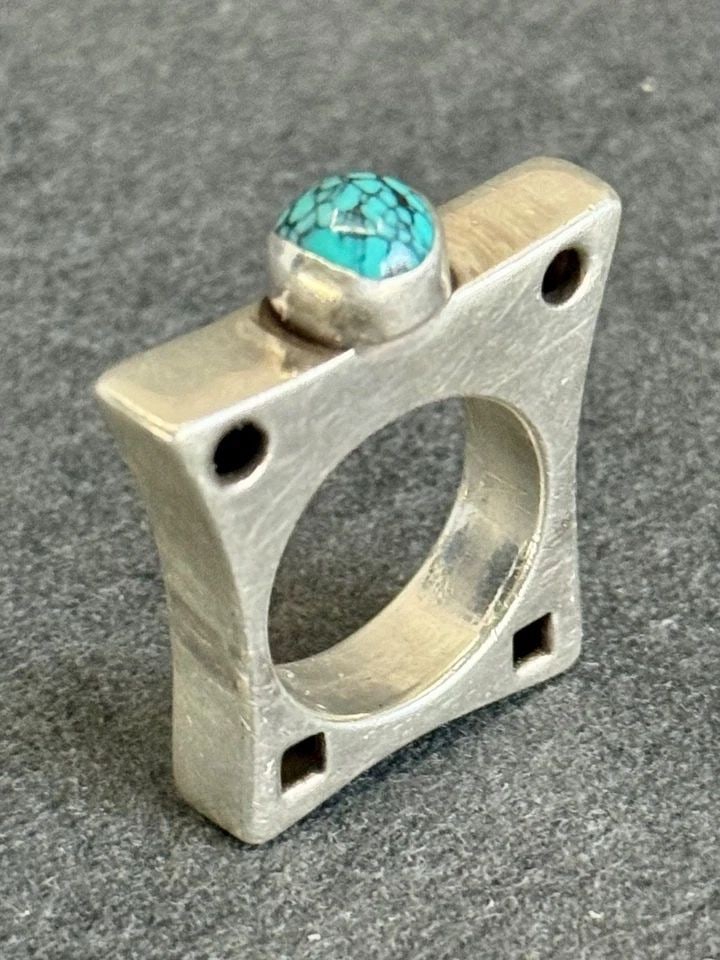 MODERNIST BRUTALIST NAVAJO STERLING SILVER AND SPIDER WEB TURQUOISE SIZE 9 3/4 (1 of 2)