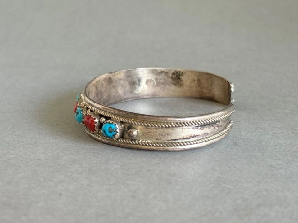 VINTAGE NAVAJO STERLING SILVER WITH TURQUOISE AND CORAL BRACELET.: VINTAGE NAVAJO STERLING SILVER WITH TURQUOISE AND CORAL BRACELET. Old Pawn Navajo Sterling Silver with Turquoise and Coral Bracelet. 1/2 " wide ..5 5/8" Inside with a 1 1/8" Opening ..
