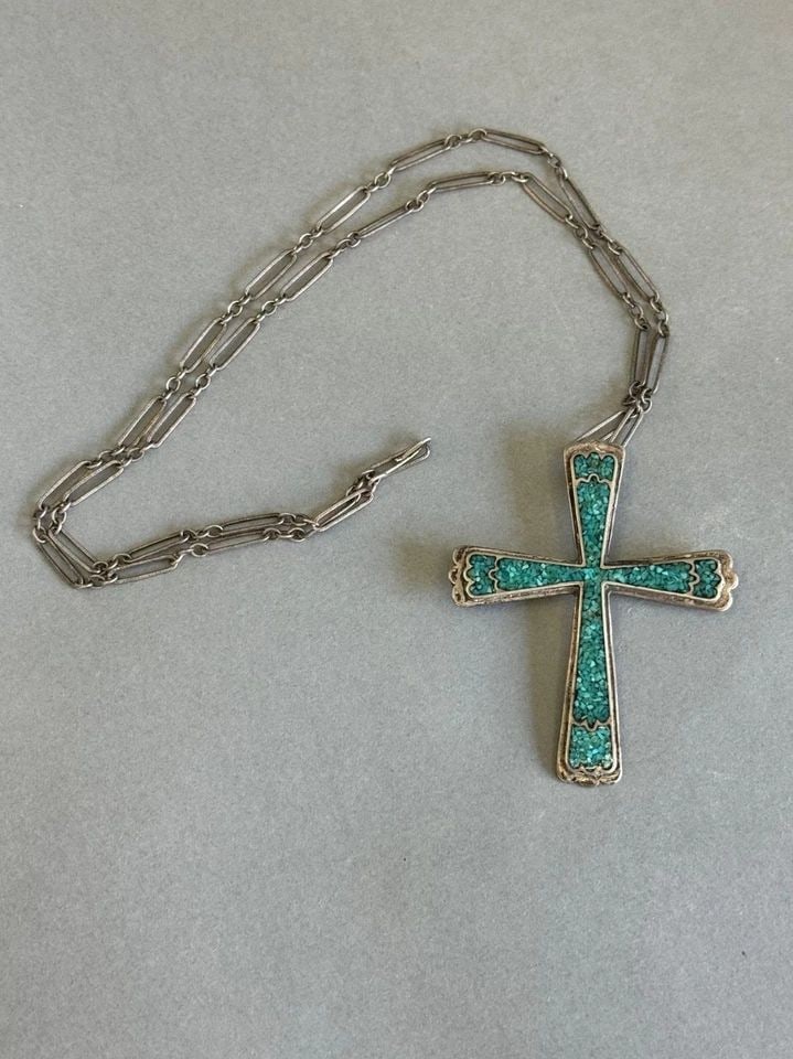 OLD PAWN NAVAJO STERLING SILVER AND TURQUOISE CROSS W/ HANDMADE CHAIN. 2 5/8: OLD PAWN NAVAJO STERLING SILVER AND TURQUOISE CROSS W/ HANDMADE CHAIN. 2 5/8” Old Pawn Navajo Sterling Silver and Turquoise Cross with Handmade Sterling Silver Chain. Cross is 2 5/8” tall 