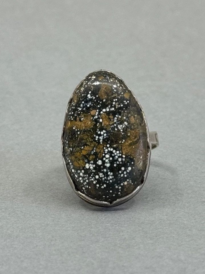 NAVAJO STERLING SILVER WITH LARGE STONE RING. MADE BY RICHARD BEGAY. SIZE 14 (1 of 2)