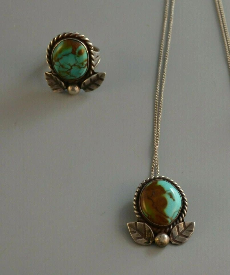 OLD PAWN NAVAJO TURQUOISE PENDANT NECKLACE WITH MATCHING RING SET - SZ 4.5: OLD PAWN NAVAJO TURQUOISE PENDANT NECKLACE WITH MATCHING RING SET - SZ 4.5 Item Description: This is a vintage Navajo turquoise silver necklace and ring set. The ring is a size 4.5. The length of the 