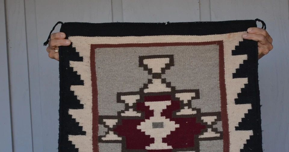 VINTAGE NAVAJO - STEPPED BORDER HOURGLASS DESIGN - 32" X 22" (1 of 2)
