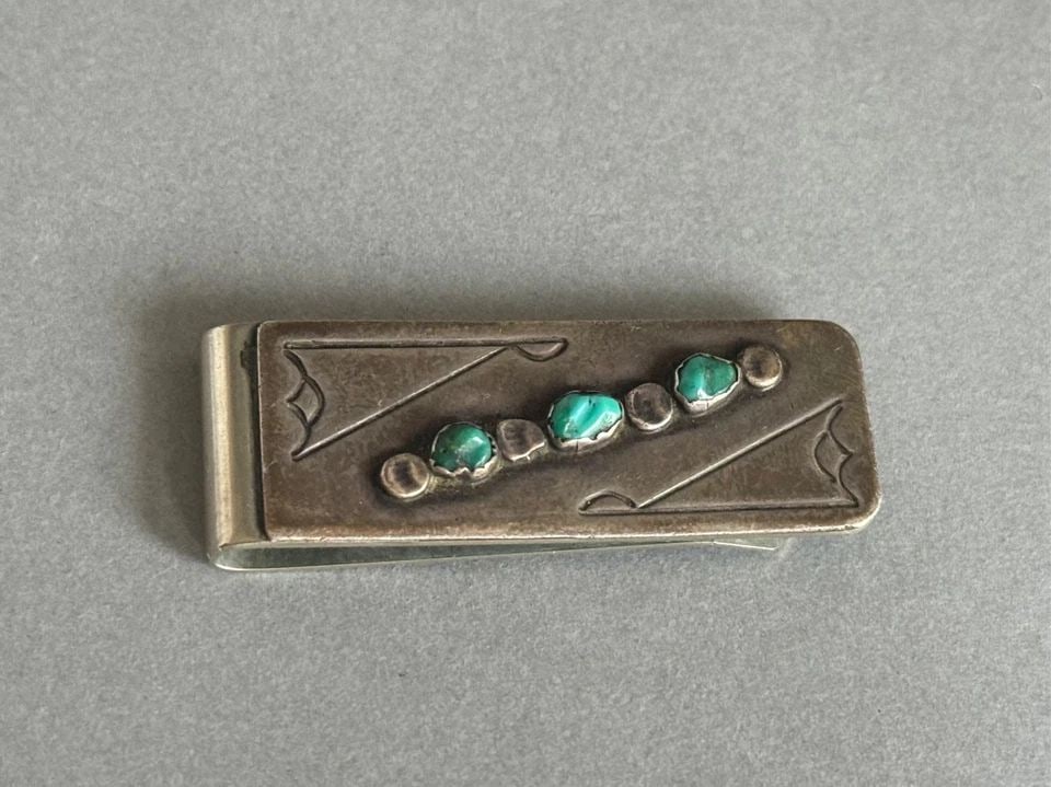 OLD PAWN PUEBLO STERLING SILVER WITH CARVED TURQUOISE MONEY CLIP: OLD PAWN PUEBLO STERLING SILVER WITH CARVED TURQUOISE MONEY CLIP Old Pawn pueblo Sterling Silver with Turquoise Money Clip 2"