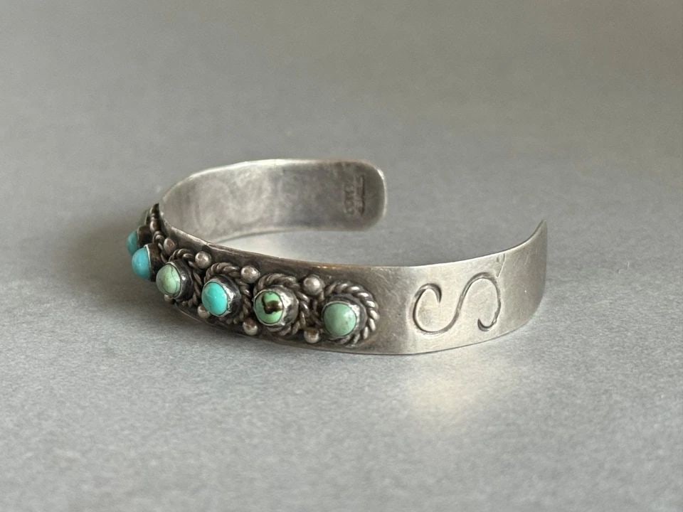 VINTAGE MEXICAN STERLING SILVER AND TURQUOISE BRACELET. (1 of 2)