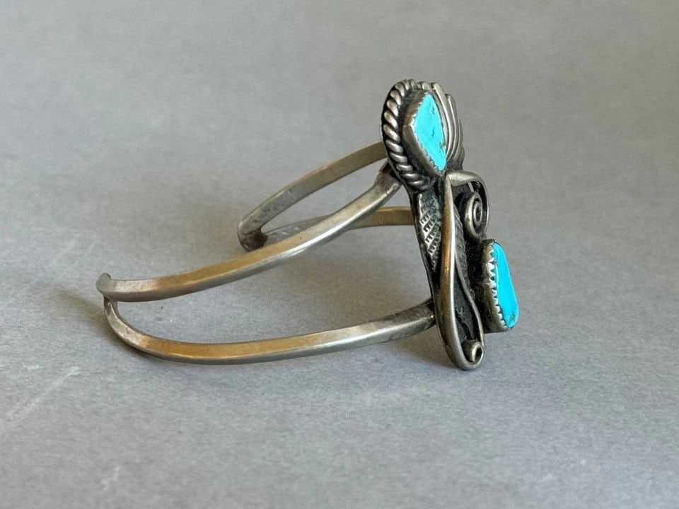 OLD PAWN NAVAJO STERLING SILVER AND TURQUOISE BRACELET. (1 of 2)