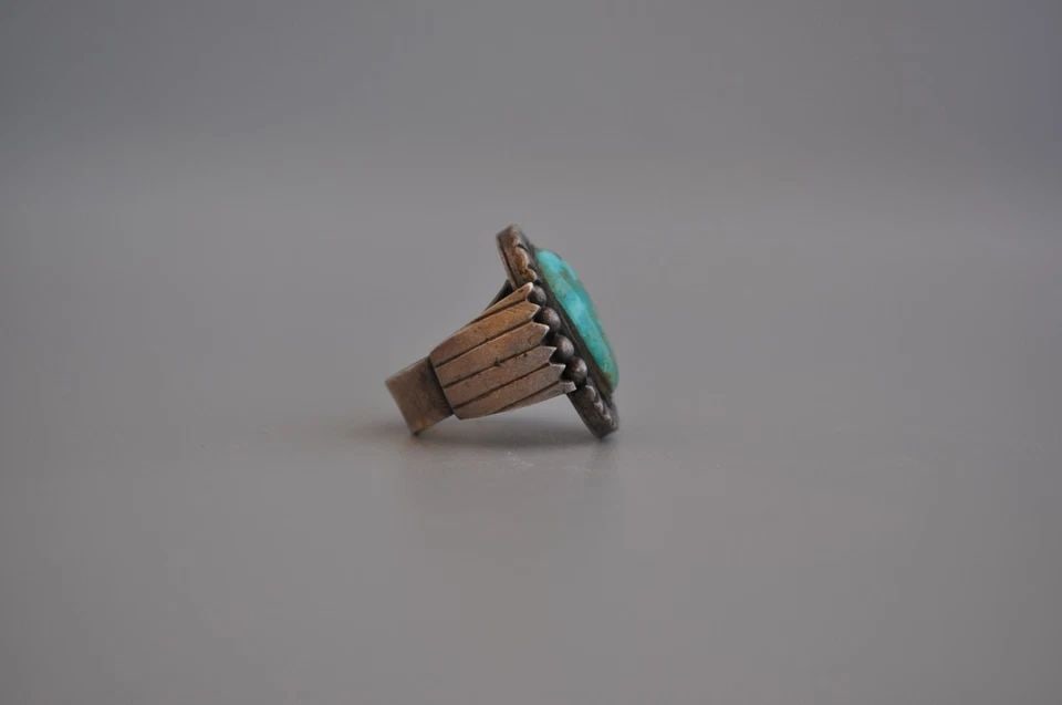 OLD PAWN NAVAJO STERLING SILVER AND TURQUOISE SIZE 8 1/2: OLD PAWN NAVAJO STERLING SILVER AND TURQUOISE SIZE 8 1/2 Item Description: Weight 19.32 Grams 1 " Tall