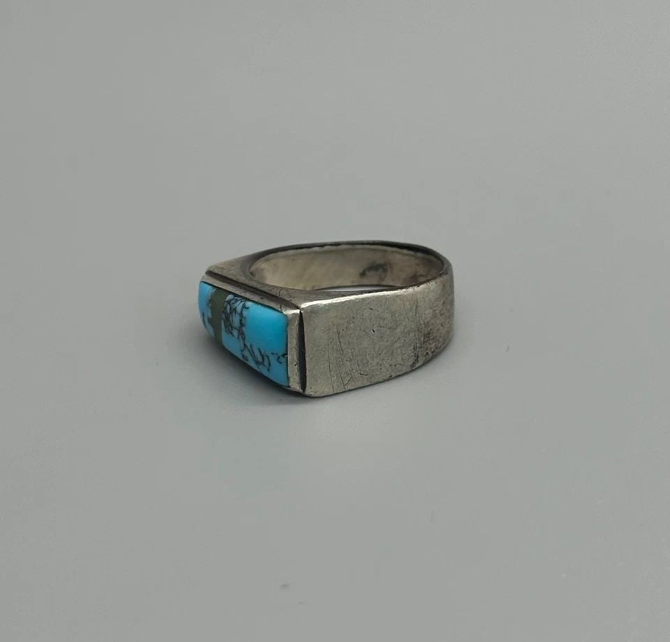 VINTAGE DESERT ROSE TRADING COMPANY TURQUOISE AND STERLING RING SIZE 8 1/2: VINTAGE DESERT ROSE TRADING COMPANY TURQUOISE AND STERLING RING SIZE 8 1/2 Item Description: 3/8 " Wide