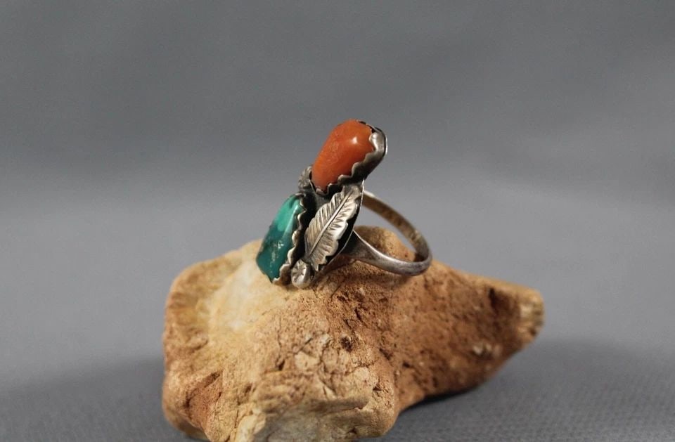 OLD PAWN NAVAJO STERLING SILVER AND TURQUOISE AND CORAL RING SIZE 5 1/2: OLD PAWN NAVAJO STERLING SILVER AND TURQUOISE AND CORAL RING SIZE 5 1/2 Item Description: 1” tall