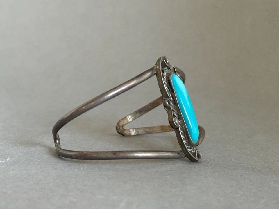 OLD PAWN NAVAJO STERLING SILVER AND TURQUOISE BRACELET (1 of 2)
