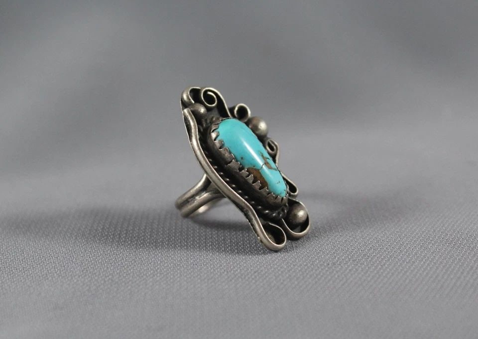OLD PAWN NAVAJO TURQUOISE RING SIZE 5 3/4: OLD PAWN NAVAJO TURQUOISE RING SIZE 5 3/4 Item Description: 1 3/8” tall