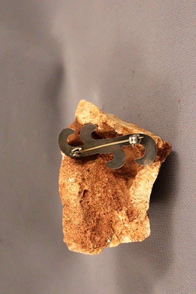 OLD PAWN NAVAJO STERLING SILVER CAST PIN: OLD PAWN NAVAJO STERLING SILVER CAST PIN Item Description: 1 7/8"W x 3/4" Tall