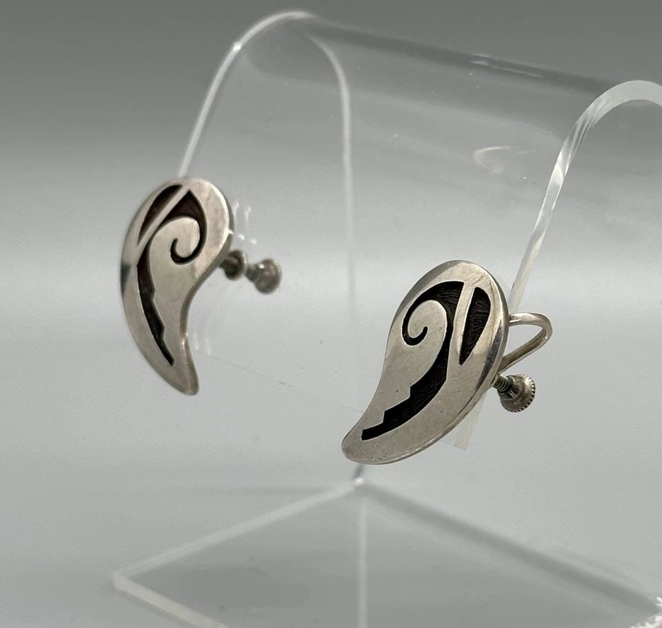 OLD PAWN HOPI SILVER EARRINGS SIGNED HL SCREW BACK: OLD PAWN HOPI SILVER EARRINGS SIGNED HL SCREW BACK Item Description: 7/8 " Tall