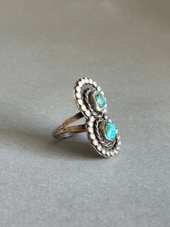 OLD PAWN NAVAJO STERLING SILVER AND TURQUOISE RING. SIZE 9 1/4: OLD PAWN NAVAJO STERLING SILVER AND TURQUOISE RING. SIZE 9 1/4 Old Pawn Navajo Sterling Silver and Turquoise Ring. Size 9 1/4 1 1/4” Tall