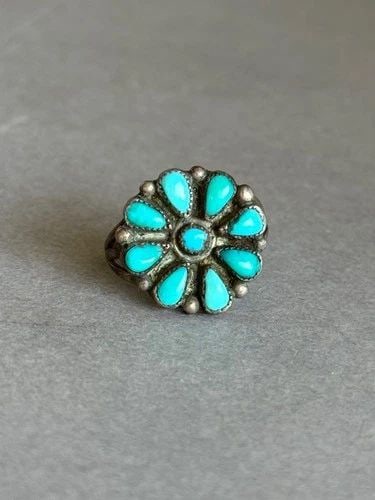 OLD PAWN ZUNI STERLING SILVER AND TURQUOISE RING SIZE 5 (1 of 2)