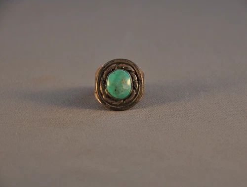 VINTAGE NAVAJO STERLING SILVER RING - ROUND TURQUOISE STONE - OLD PAWN SZ 8 3/4 (1 of 2)