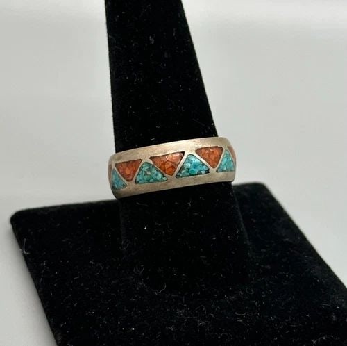 VINTAGE NAVAJO TURQUOISE AND CORAL RING SIZE 8 1/2: VINTAGE NAVAJO TURQUOISE AND CORAL RING SIZE 8 1/2 Item Description: 1/4 " Wide