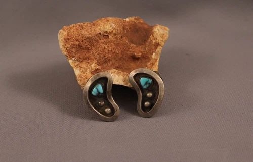 OLD PAWN NAVAJO STERLING SILVER AND TURQUOISE EARRINGS ..CLAMP ONS: OLD PAWN NAVAJO STERLING SILVER AND TURQUOISE EARRINGS ..CLAMP ONS Item Description: old Pawn Sterling 3/4" tall Turquoise